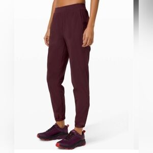 Lululemon Athletica Women's  Jogger Pants zise 10